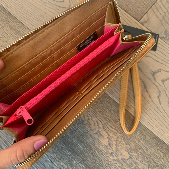 Clutch - Picture 3 of 3